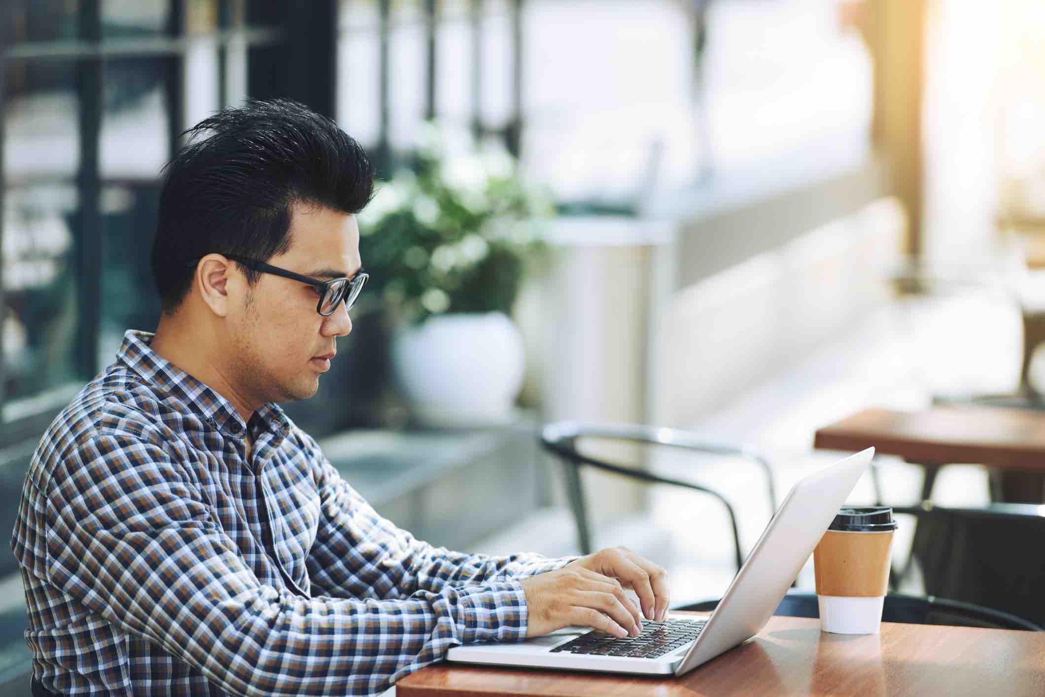 How to Create Teamwork Among Virtual Employees and Digital Nomads
